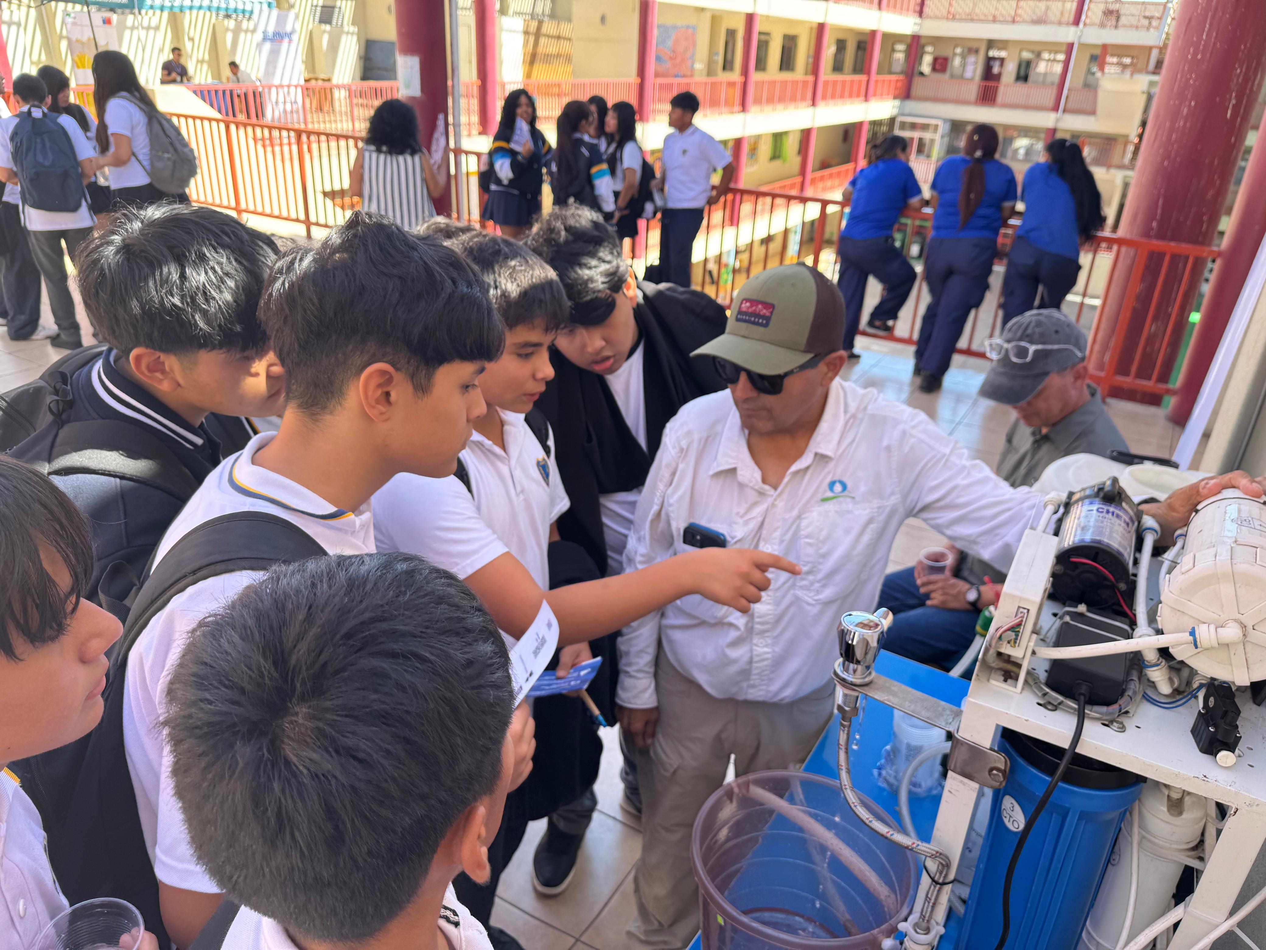 Más de 300 estudiantes participaron en celebración del Día Mundial del Agua en el Liceo Bicentenario Domingo Santa María de Iquique